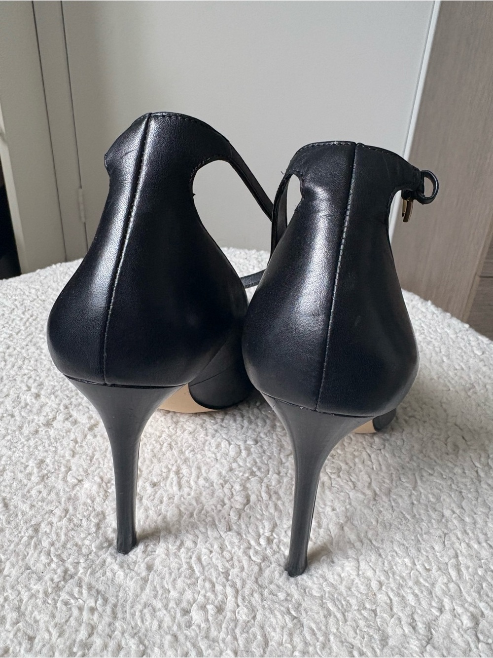 🔥🔥 100% Authentic MICHAEL KORS
Leather Pumps In Black/Size 8.5🔥🔥 - Picture 8 of 8